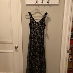 Altar’s state dress size S